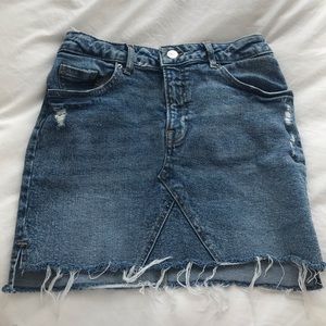 H&M frayed bottom denim skirt